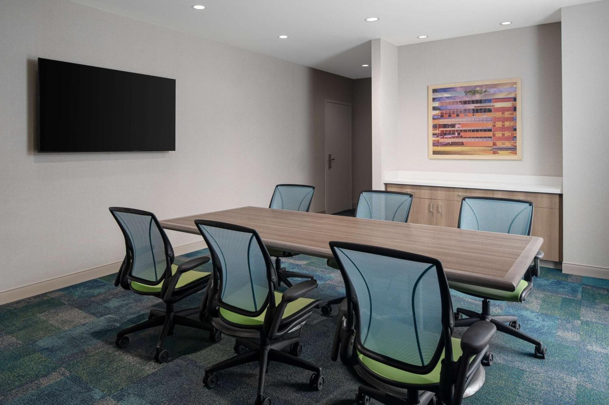 Home2 Suites By Hilton Des Moines At Drake University Εξωτερικό φωτογραφία