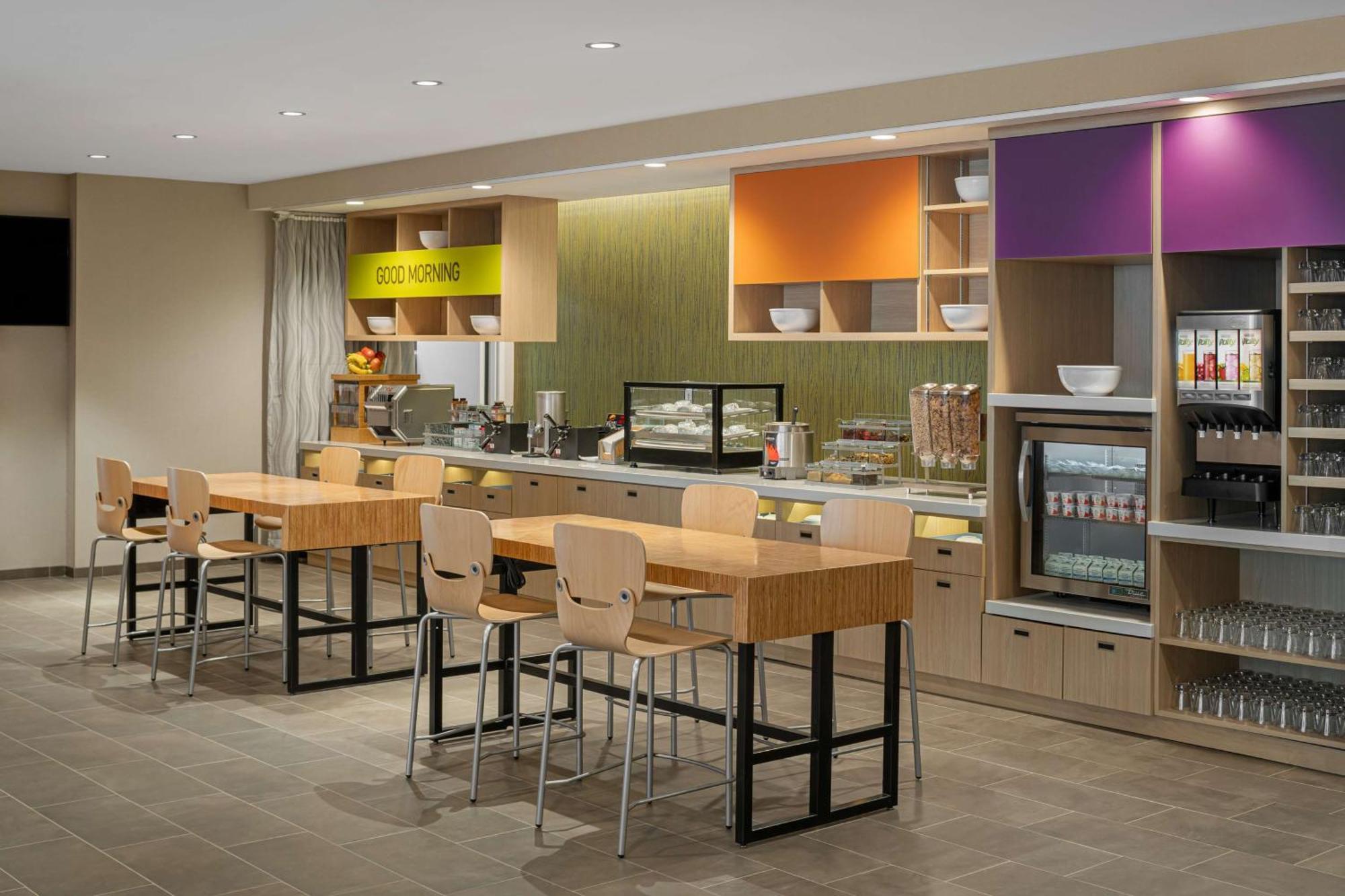 Home2 Suites By Hilton Des Moines At Drake University Εξωτερικό φωτογραφία