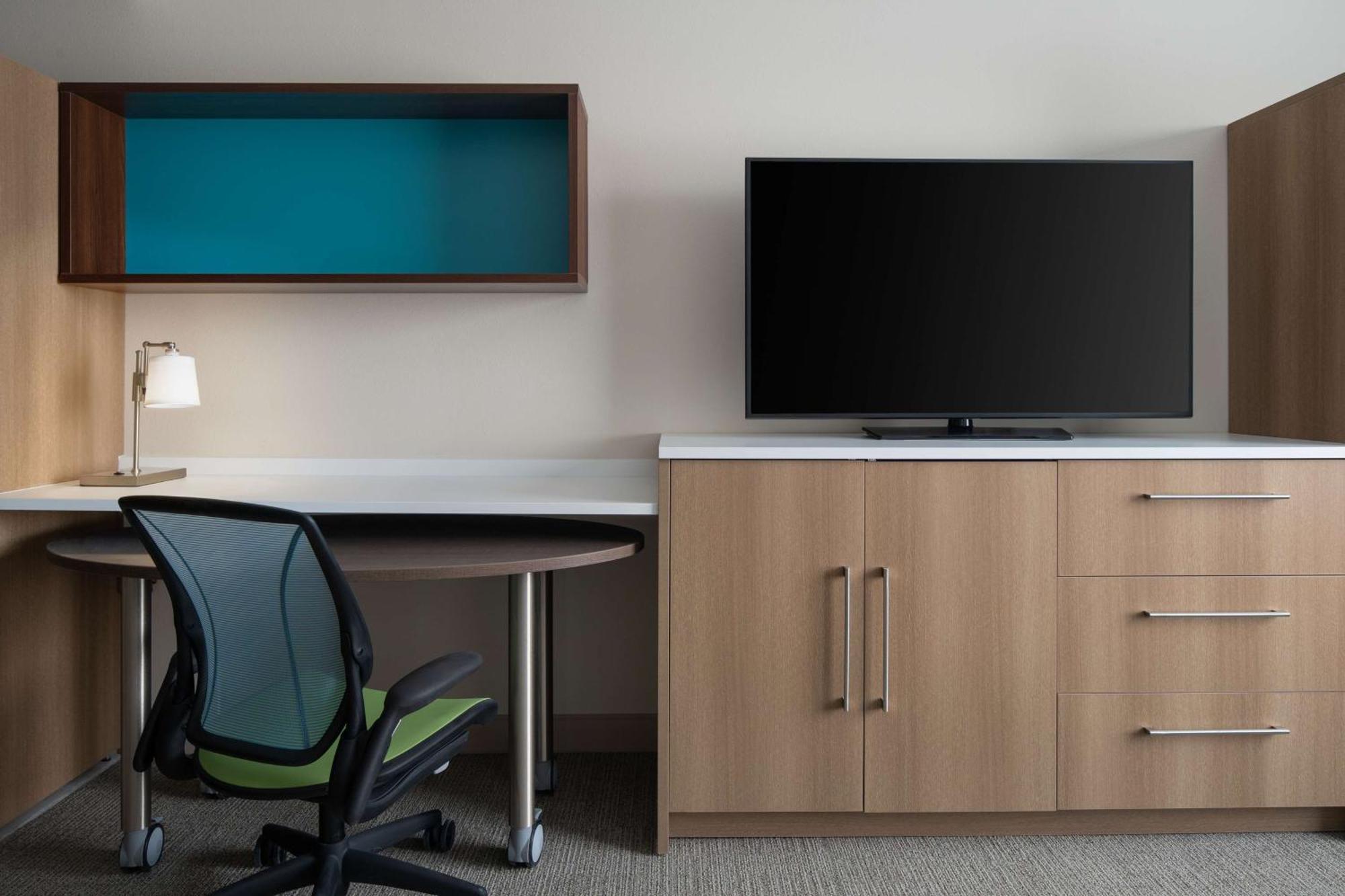 Home2 Suites By Hilton Des Moines At Drake University Εξωτερικό φωτογραφία