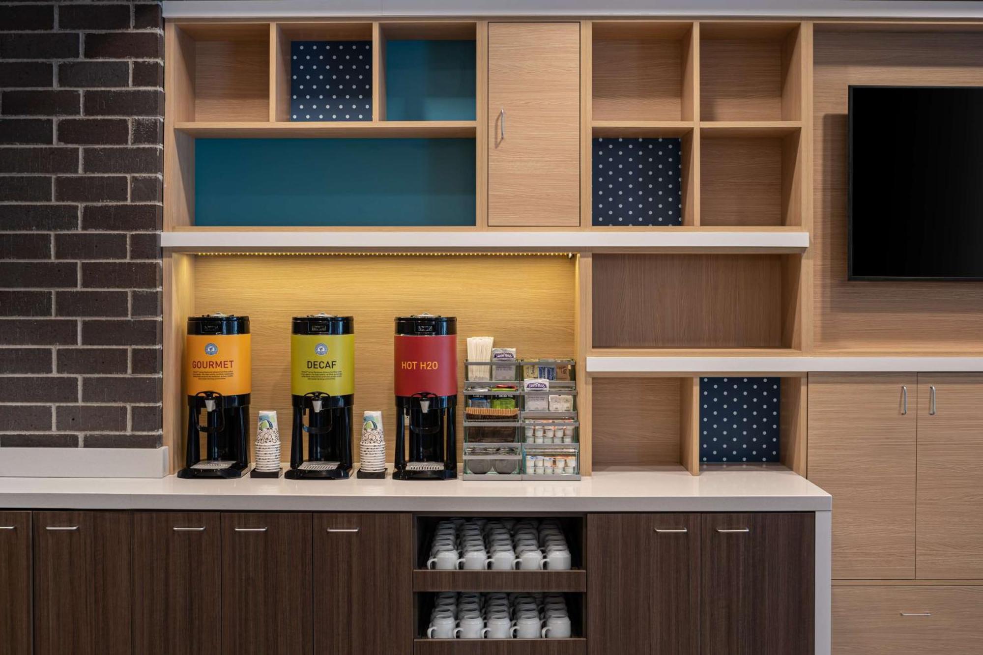 Home2 Suites By Hilton Des Moines At Drake University Εξωτερικό φωτογραφία