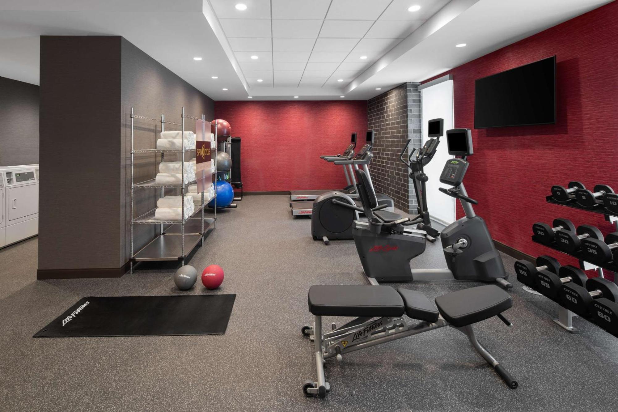 Home2 Suites By Hilton Des Moines At Drake University Εξωτερικό φωτογραφία
