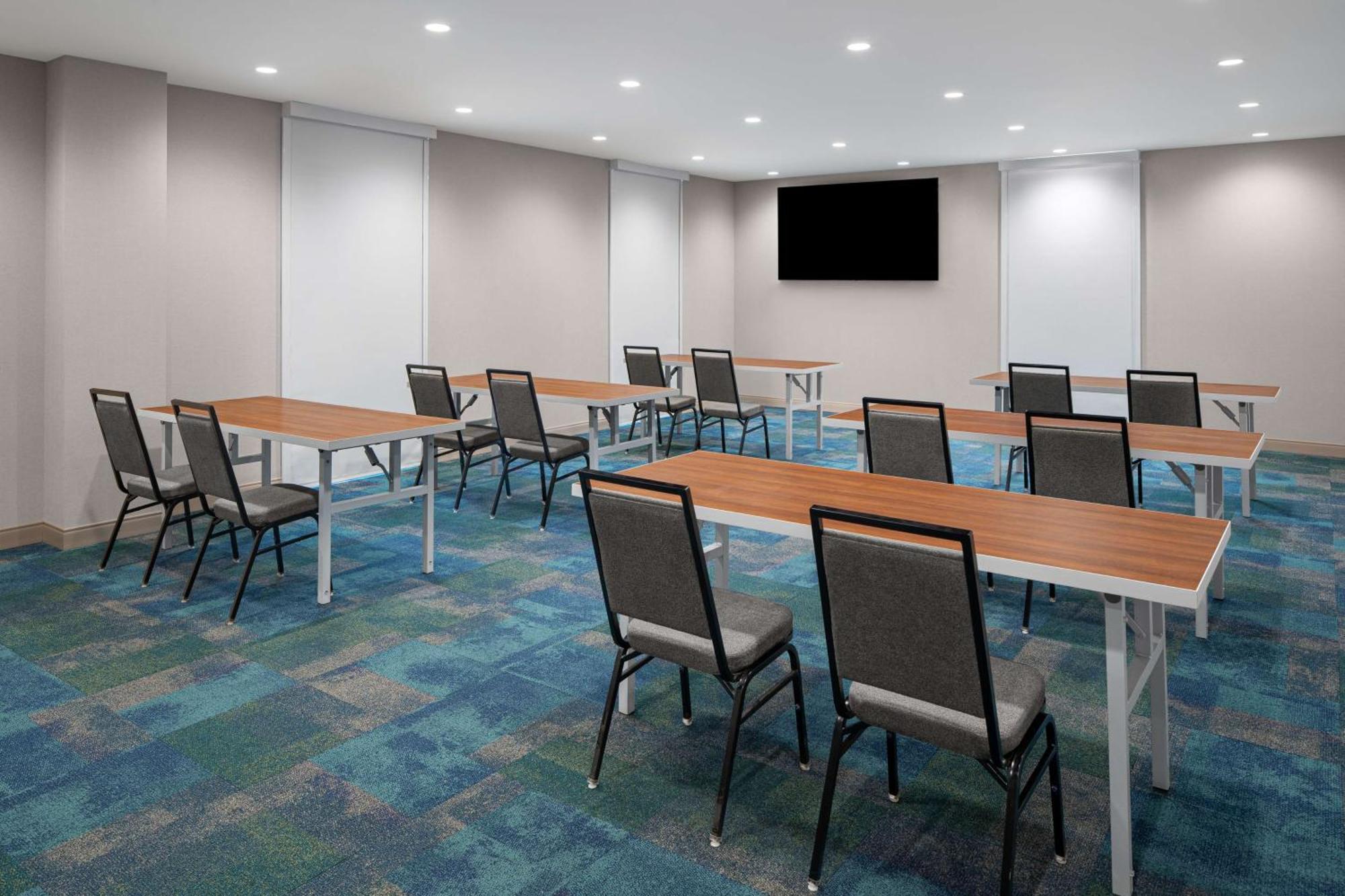 Home2 Suites By Hilton Des Moines At Drake University Εξωτερικό φωτογραφία