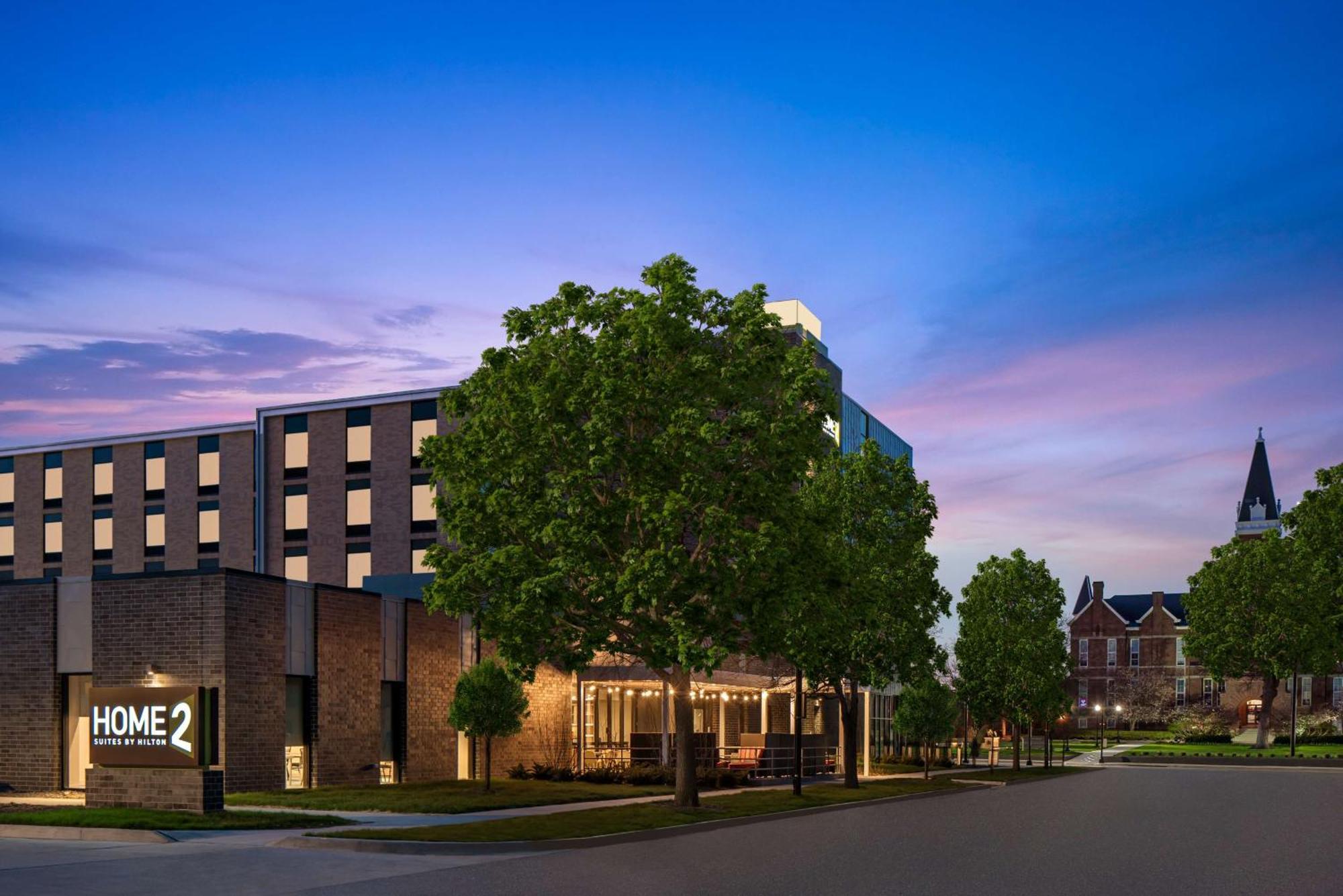 Home2 Suites By Hilton Des Moines At Drake University Εξωτερικό φωτογραφία