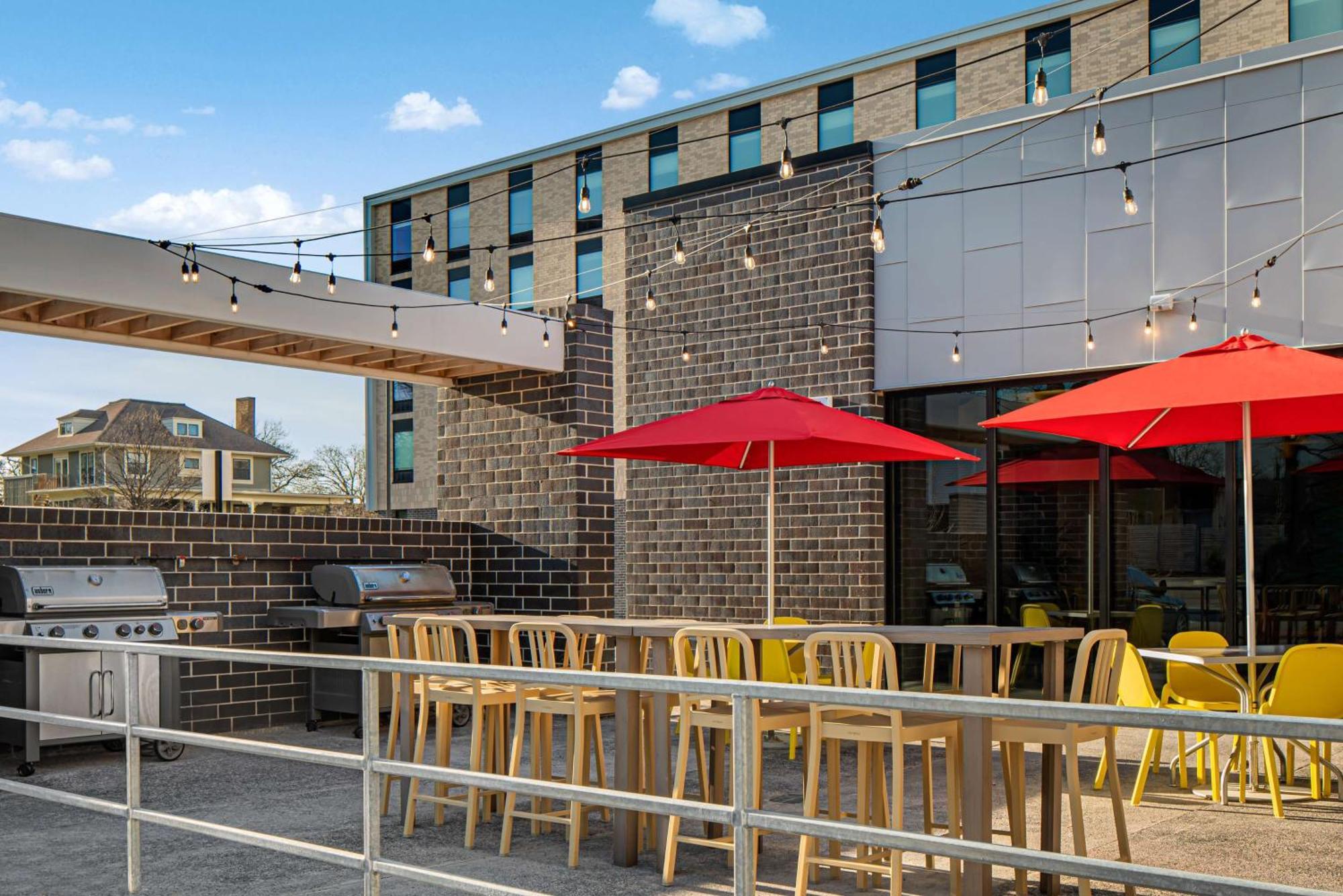 Home2 Suites By Hilton Des Moines At Drake University Εξωτερικό φωτογραφία