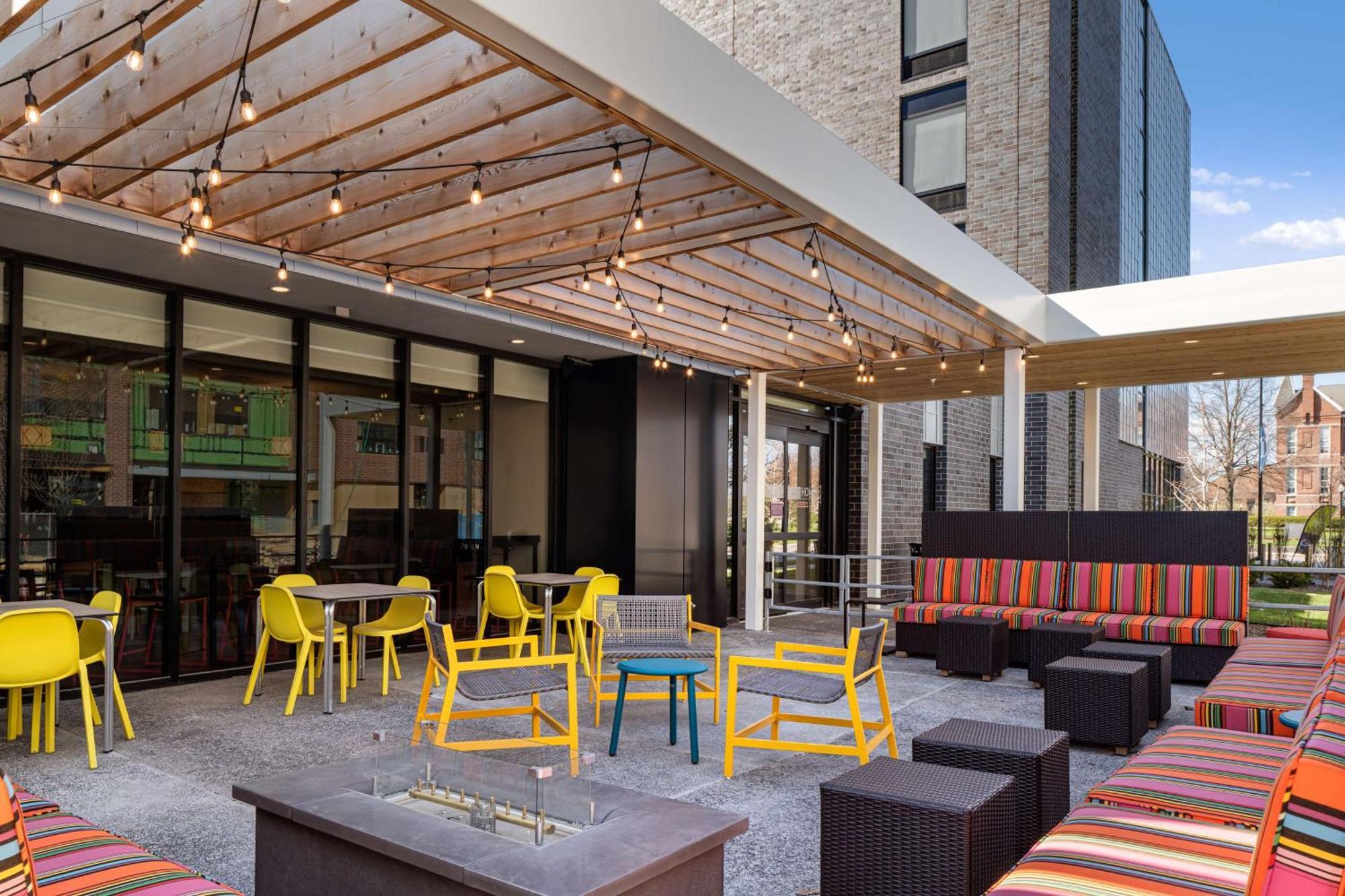 Home2 Suites By Hilton Des Moines At Drake University Εξωτερικό φωτογραφία